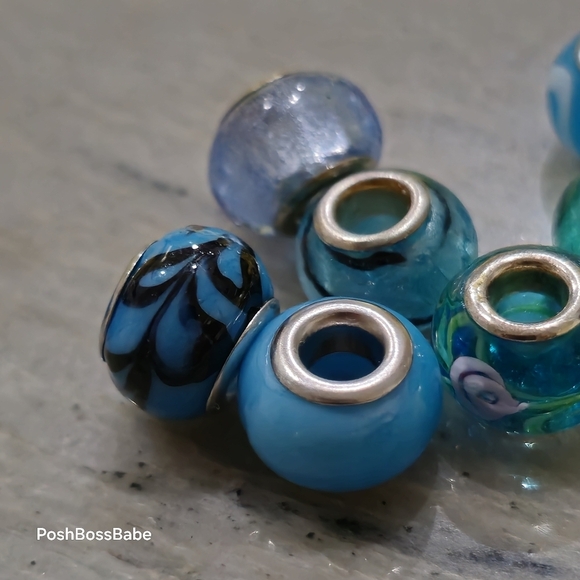 Lot of 13 European Charm Beads – Blue & Aqua Glass with Silver Tone Cores - Picture 7 of 12